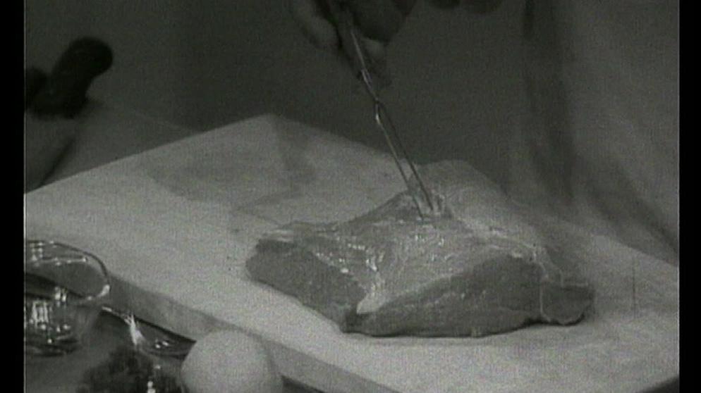 alpharetro Helmuth Misak kocht Wiener Schnitzel (1963) ORFFernsehküche