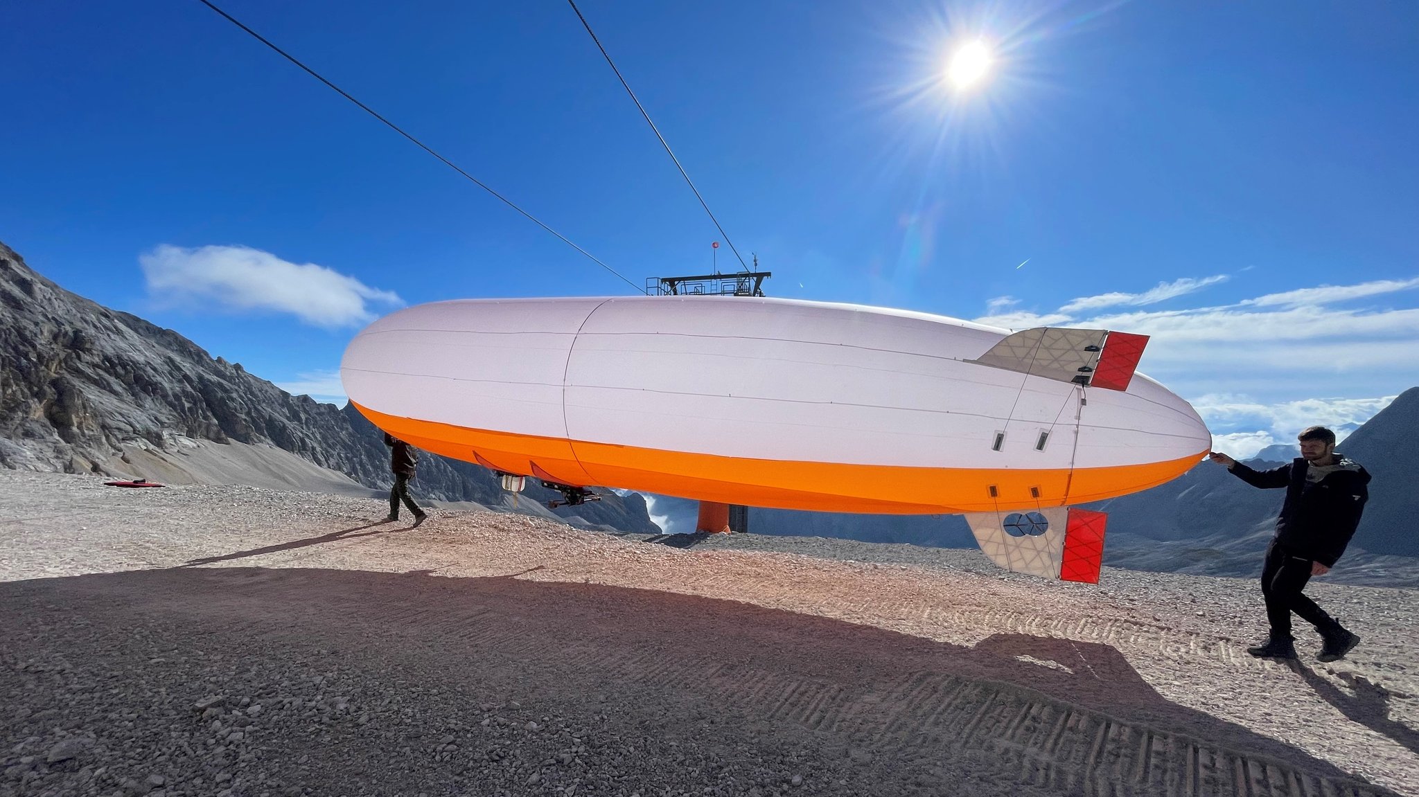 Das Zeppelin der Universität der Bundeswehr macht Feinstaubmessungen über der Zugspitze, die dann in Klimamodelle einfließen. 