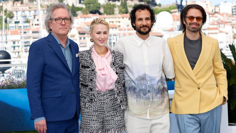 Regisseur Abassi (2. von rechts) mit seinen Schauspielern bei der Premiere von "The Apprentice" in Cannes | Bild: picture alliance / dpa | Hubert Boesl Regisseur Abassi (2. von rechts) mit seinen Schauspielern bei der Premiere von "The Apprentice" in Cannes