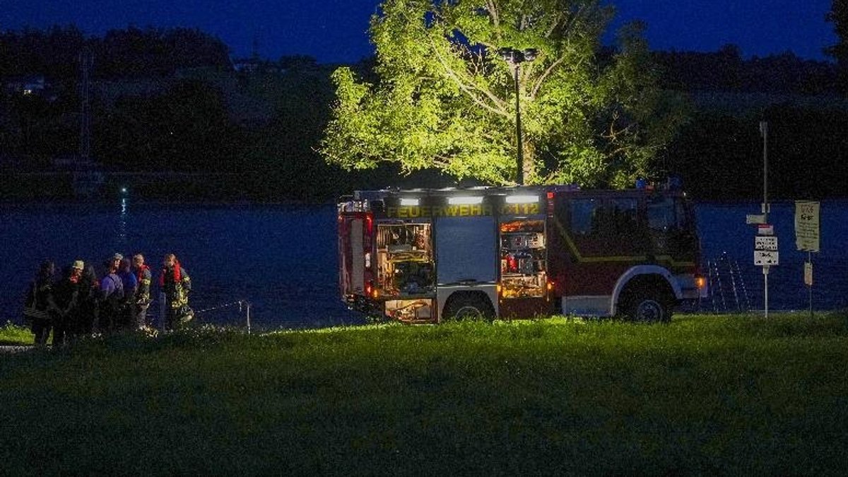 Seit Dienstag haben Feuerwehr und Wasserwacht entlang Isar und Donau nach dem vermissten Mann gesucht.