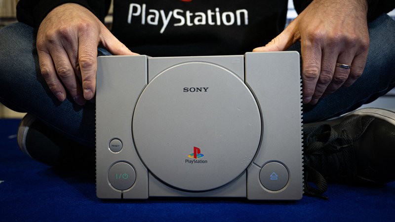Sonys Playstation kam am 3. Dezember 2024 erstmals in Japan. | Bild: picture alliance / ZUMAPRESS.com | Lou Benoist Sonys Playstation kam am 3. Dezember 2024 erstmals in Japan.