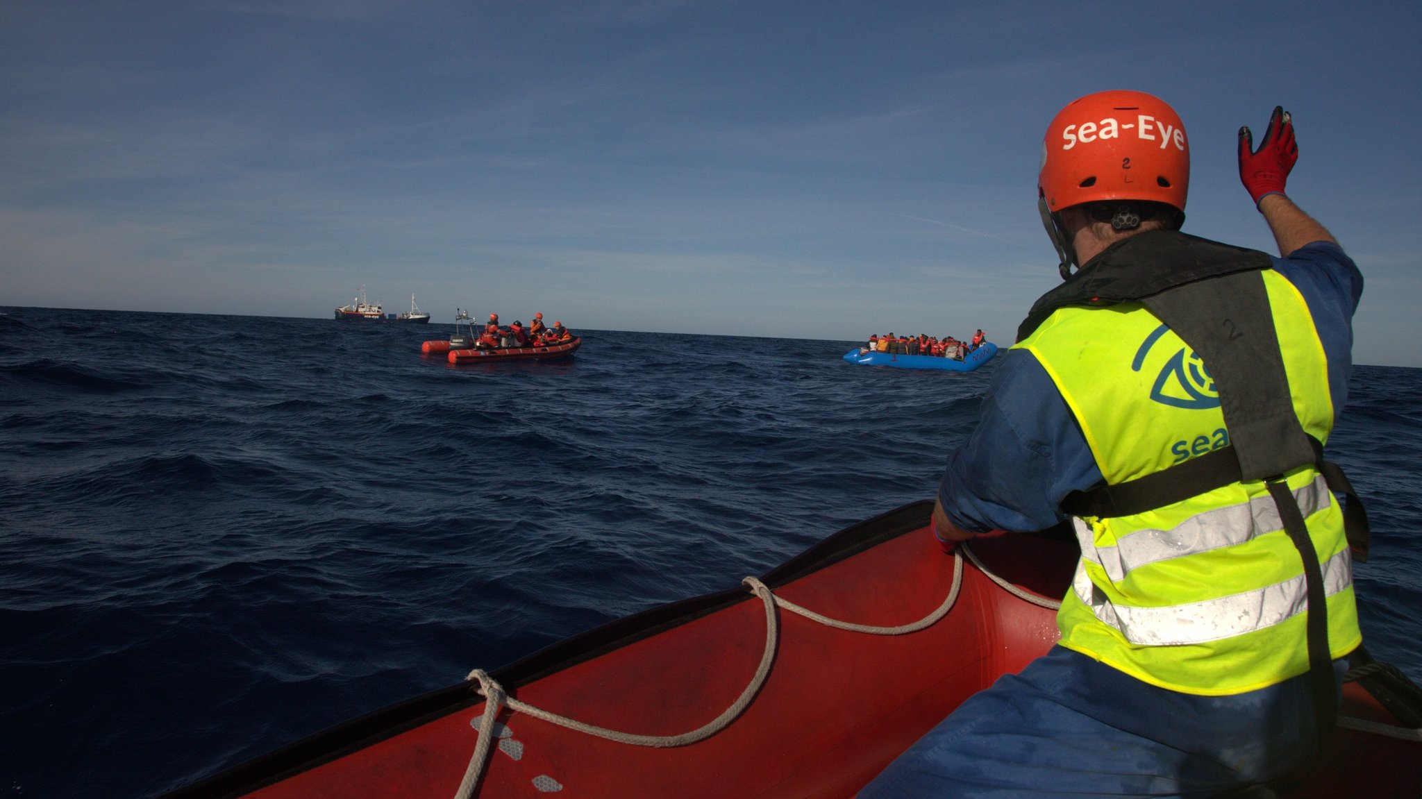 Deutsche Helfer retten über 60 Migranten im Mittelmeer