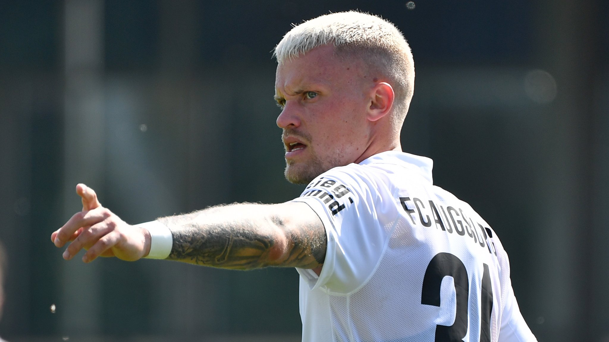 Philipp Max im Trikot des FC Augsburg (Archivbild) | Bild: picture-alliance/dpa Philipp Max im Trikot des FC Augsburg (Archivbild)