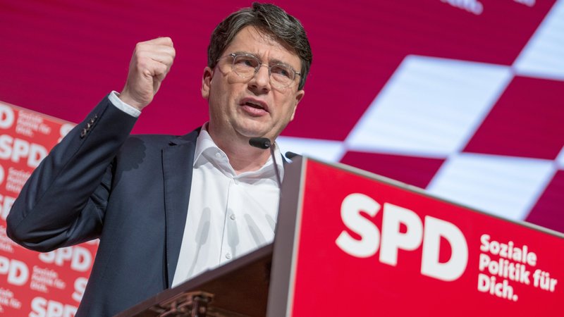 Bayern droht wirtschaftlich abgehängt zu werden, warnt die SPD.  Spitzenkandidat von Brunn hat deshalb einen Fünf-Punkte-Plan erarbeitet. 