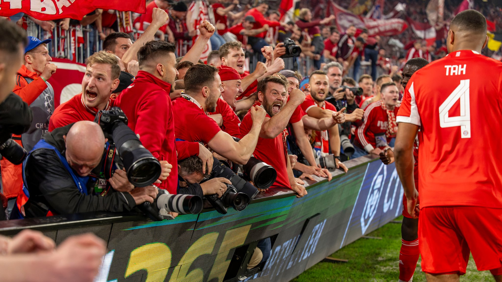 "Es tut uns leid" - Droht FC Bayern UEFA-Strafe nach Fan-Chaos?