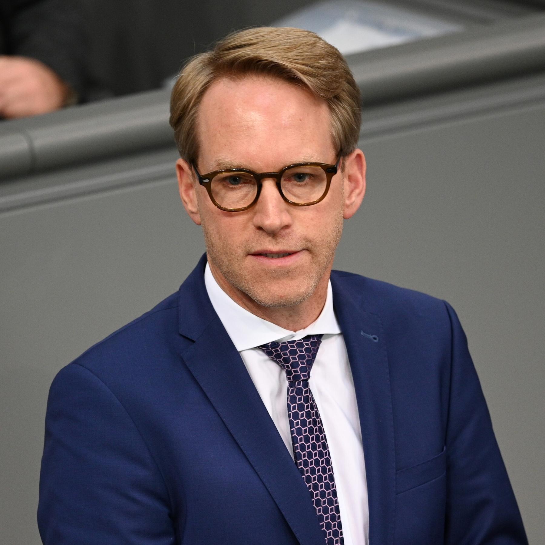 PKG Vorsitzender Henrichmann: AfD ist für Putin "ein billiges Werkzeug"