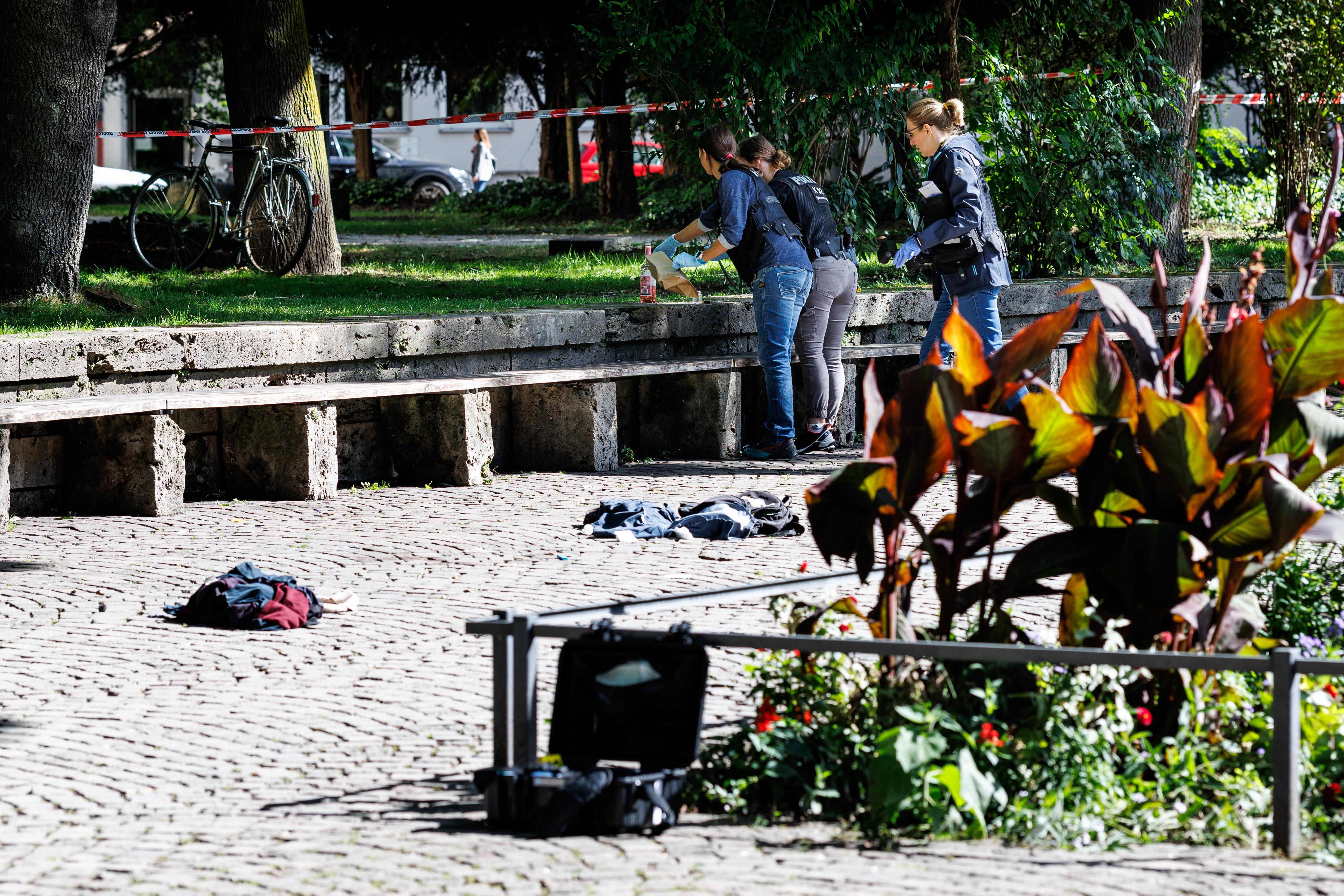 Spurensicherung nach dem tödlichen Angriff im Alten Botanischen Garten. 