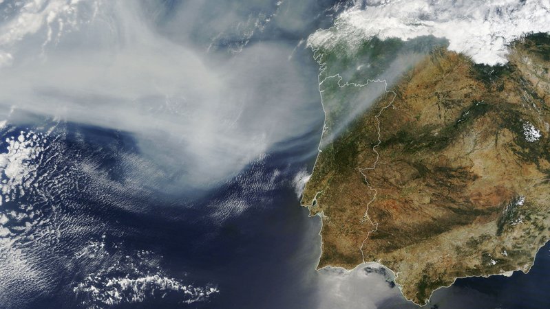 Satellitenaufnahme: Rauchwolke erreicht iberische Halbinsel