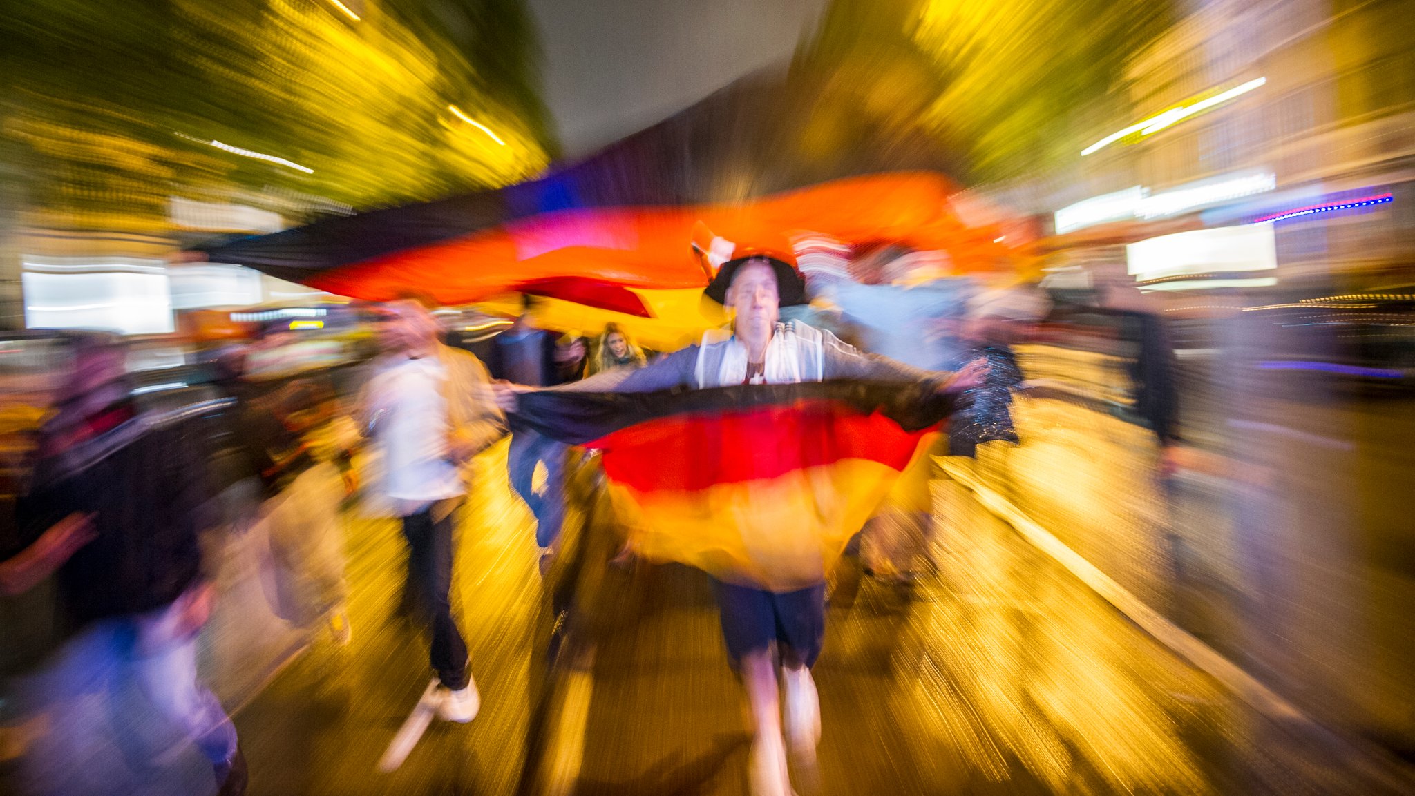 Fußballfans auf der Leopoldstraße (Symbolbild).