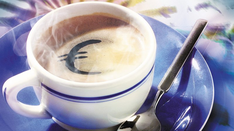 Ein Tasse mit dampfendem Kaffee | Bild: picture alliance / L. Hamels & L. Racasse Ein Tasse mit dampfendem Kaffee