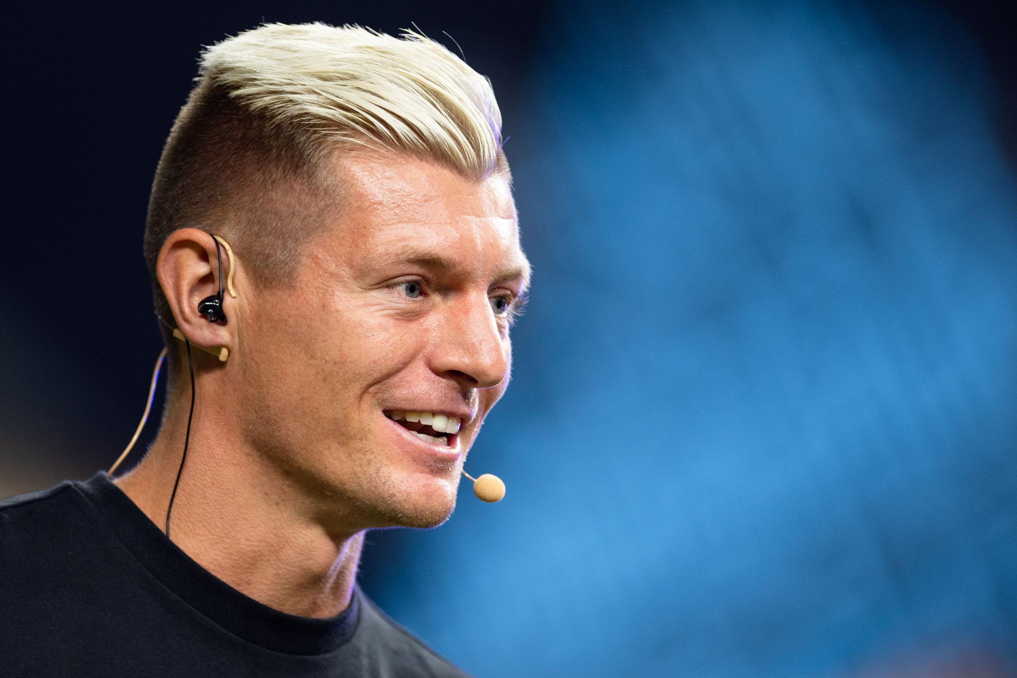 ARCHIV - 01.09.2024, Nordrhein-Westfalen, Köln: Toni Kroos, Gründer der Icon League, spricht während der Eröffnung. Die Icon League ist eine Hallenfußball-Liga im Kleinfeldformat. (zu dpa: «Nicht nur Fußball-WM: Saudi-Arabiens Aufstieg zur Sportmacht») Foto: Marius Becker/dpa +++ dpa-Bildfunk +++