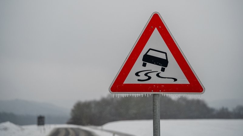 Winterwetter sorgt für Rutschpartien | Bild: BR Winterwetter sorgt für Rutschpartien