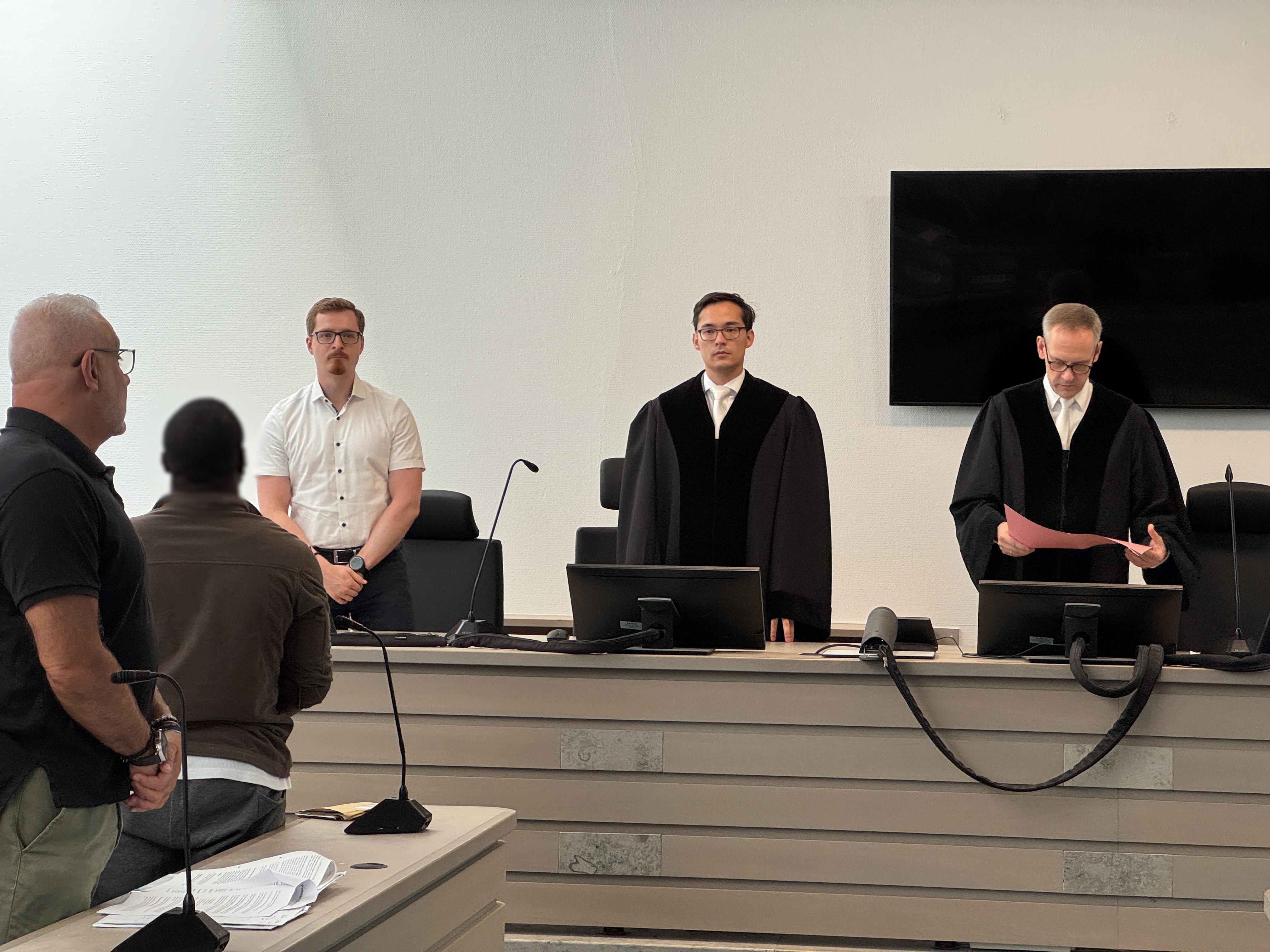 Nach Vergewaltigungs-Urteil: Angeklagter rastet vor Gericht aus