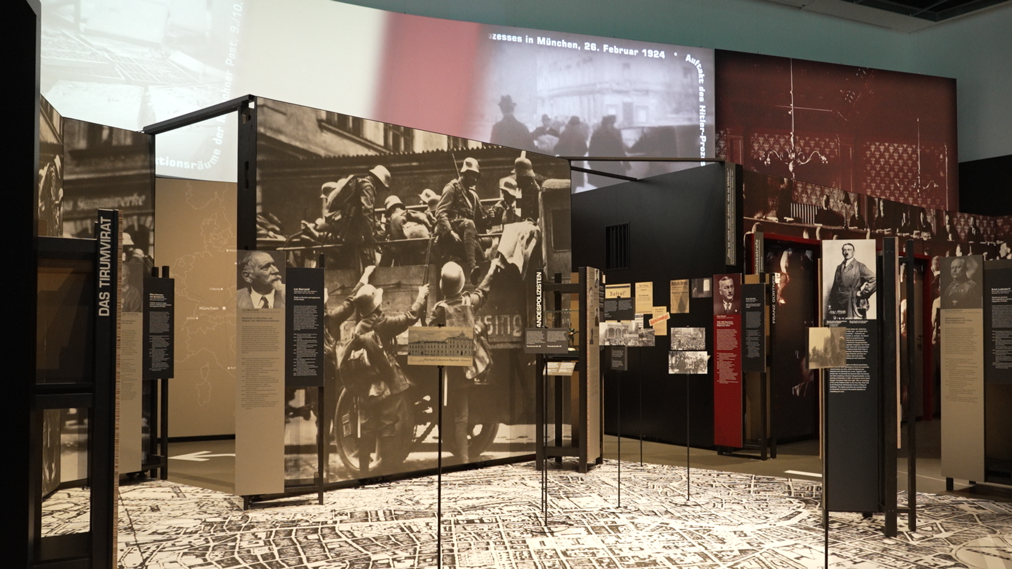 Blick in die Ausstellung "Brennpunkt Bayern – Hitler und der Kampf um die Demokratie“ 