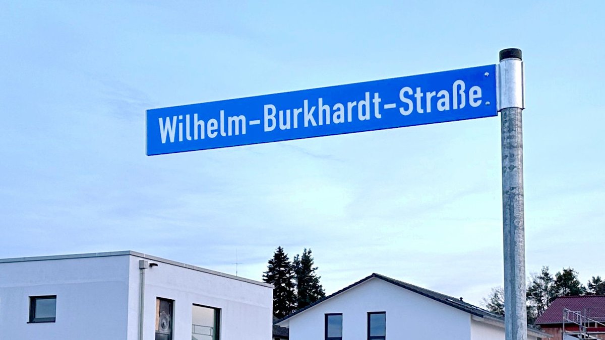 Straßenschild der Wilhelm-Burkhardt-Straße in Allersberg