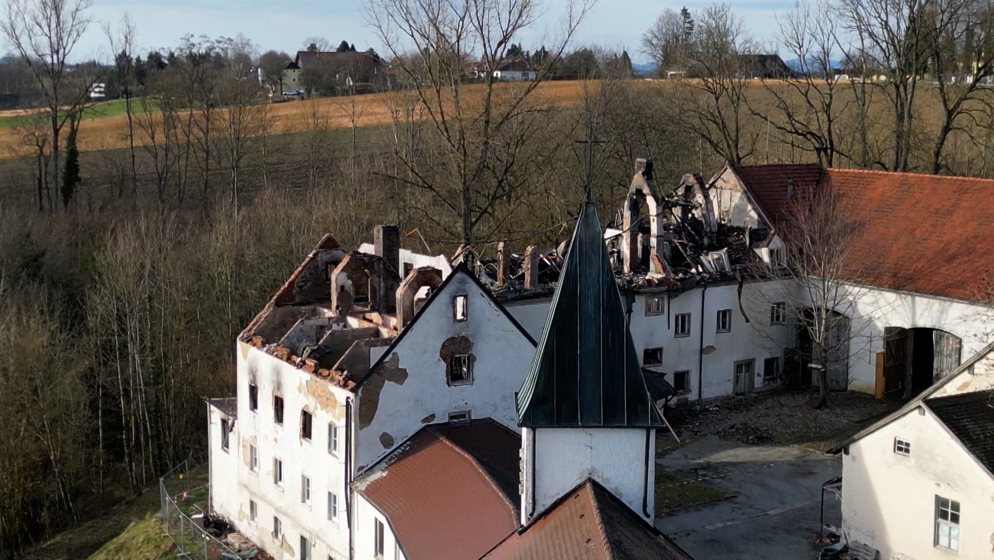 Abgebranntes ehemaliges Kloster Bergfried