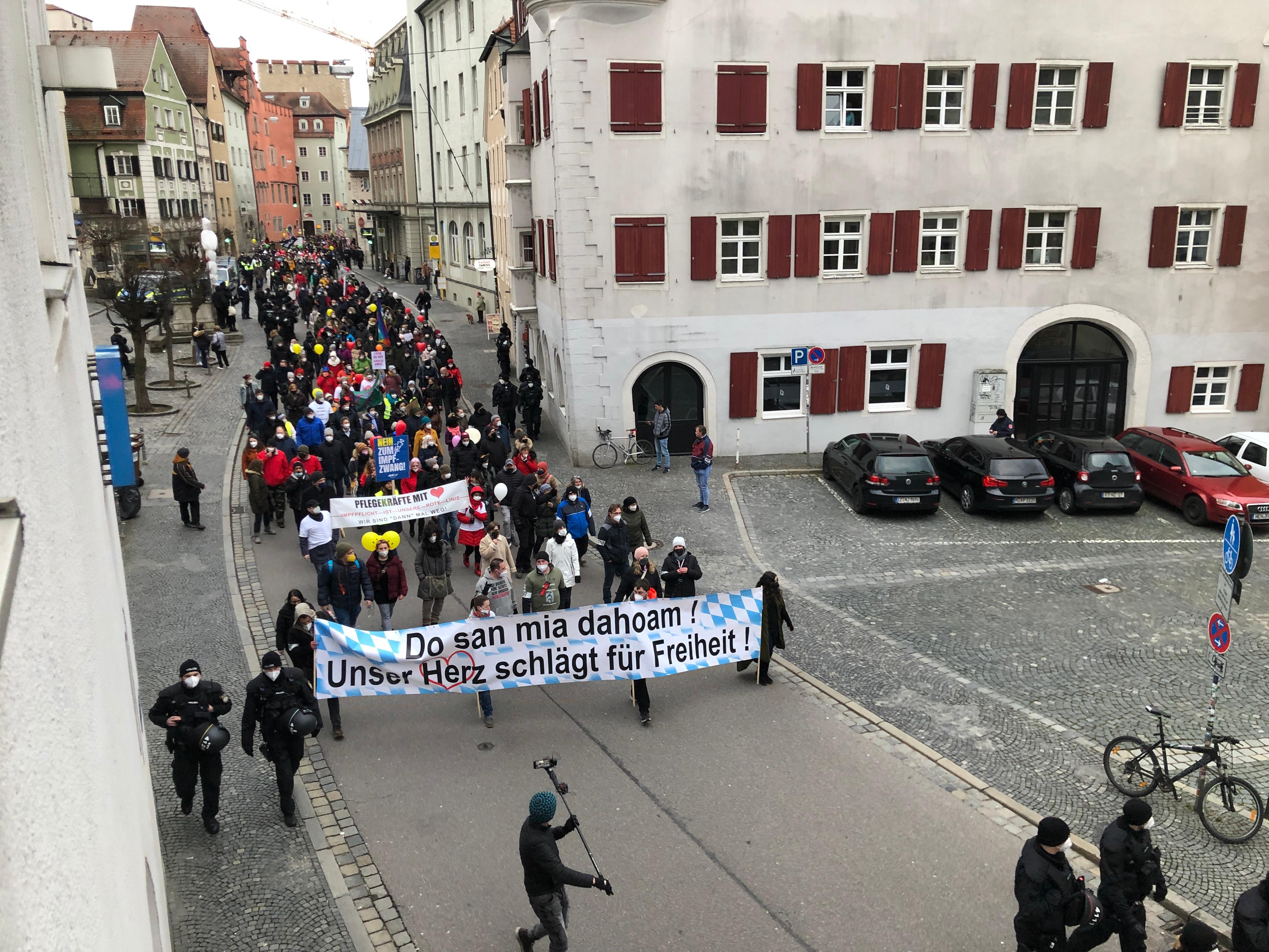 Corona-Ticker Oberpfalz: Corona-Demo In Regensburg | BR24