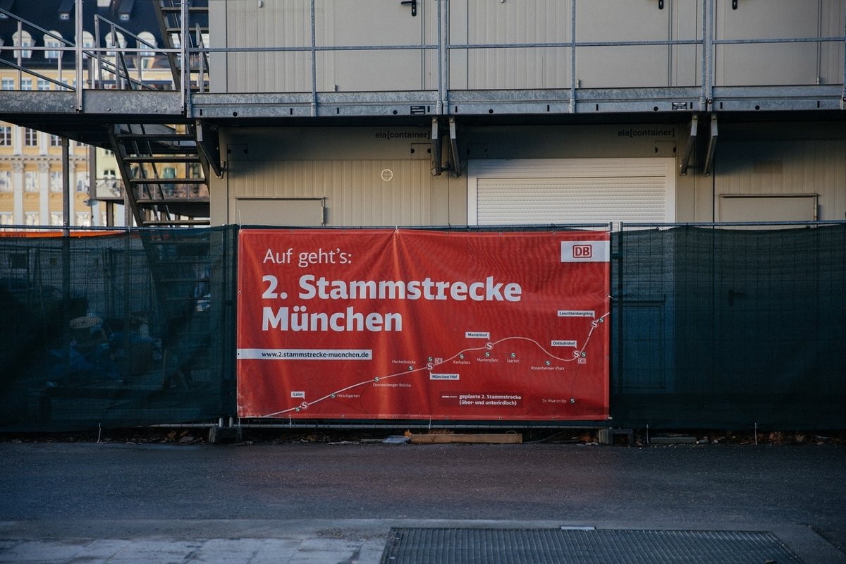 Am Marienhof in München ist eine große Baustelle um die 2. Stammstrecke auszubauen.