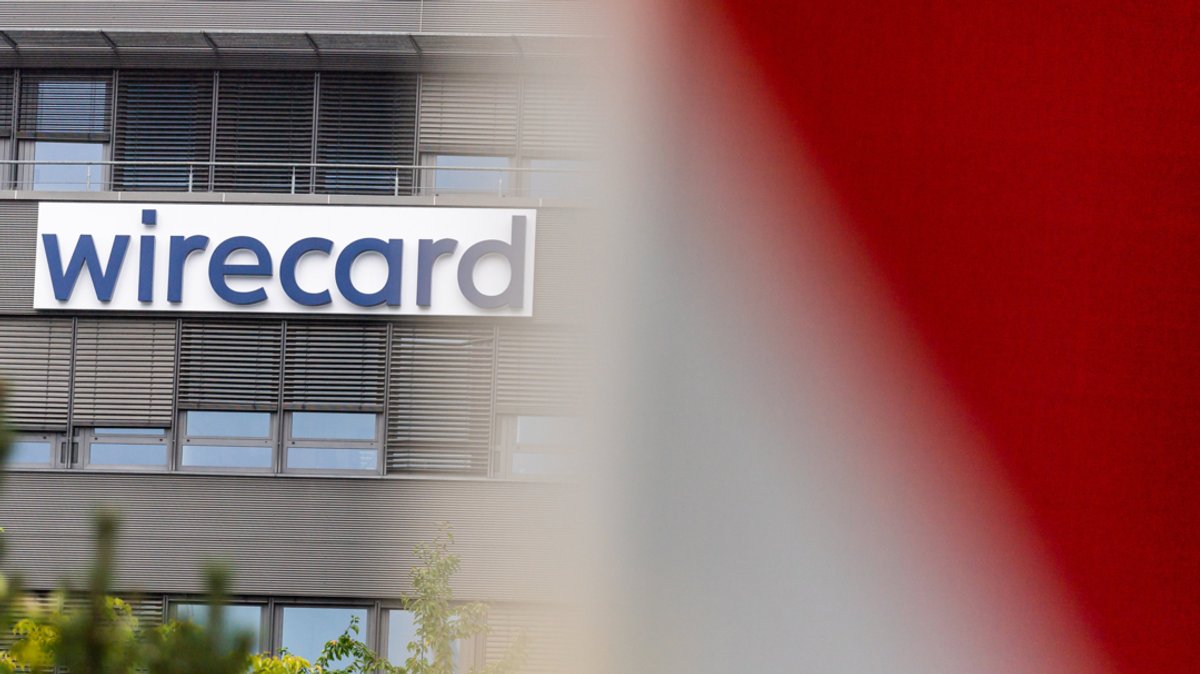 München: Der Schriftzug der insolventen Firma Wirecard hängt an der Fassade der damaligen Zentrale des Unternehmens in Aschheim bei München. 