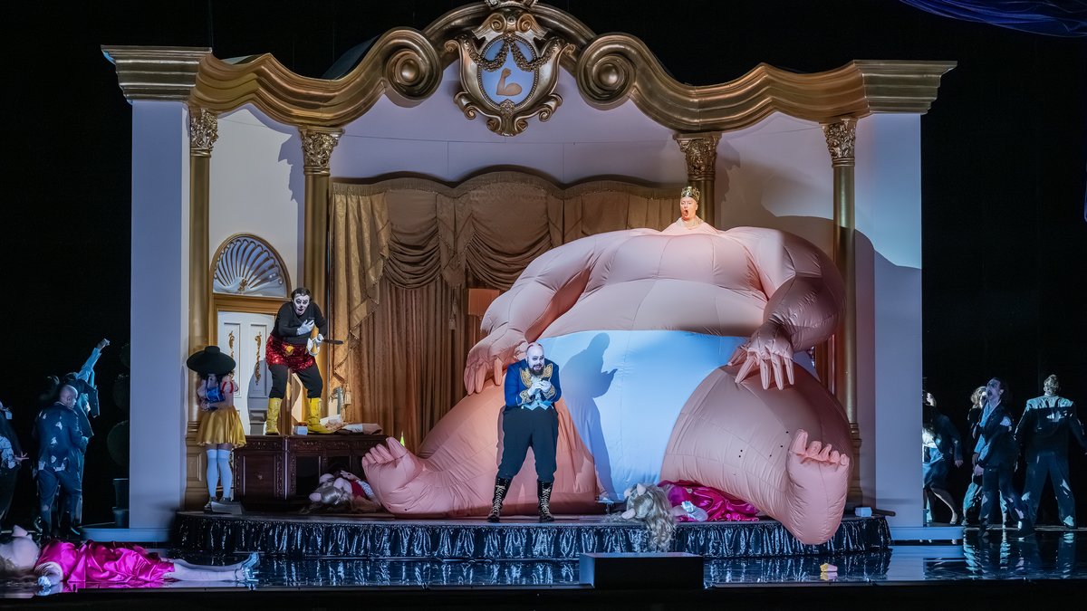 Szene aus Tobias Kratzers Inszenierung von "Monster's Paradise" in Hamburg