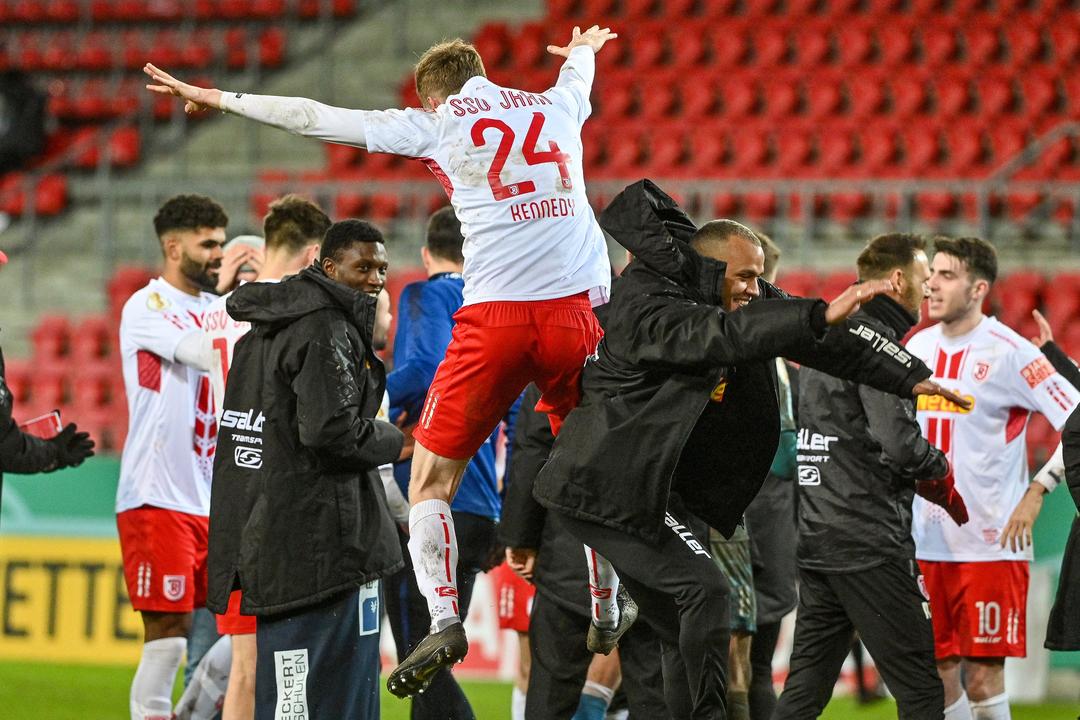 Pokalerfolg bringt Jahn Regensburg Millioneneinnahme | BR24