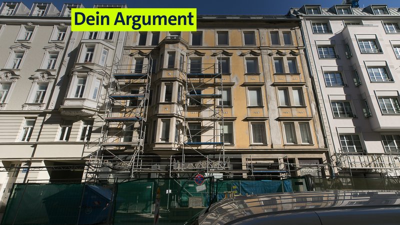 Eine Häuserfront, die gerade renoviert wird. | Bild: picture alliance / SZ Photo | Florian Peljak Eine Häuserfront, die gerade renoviert wird.