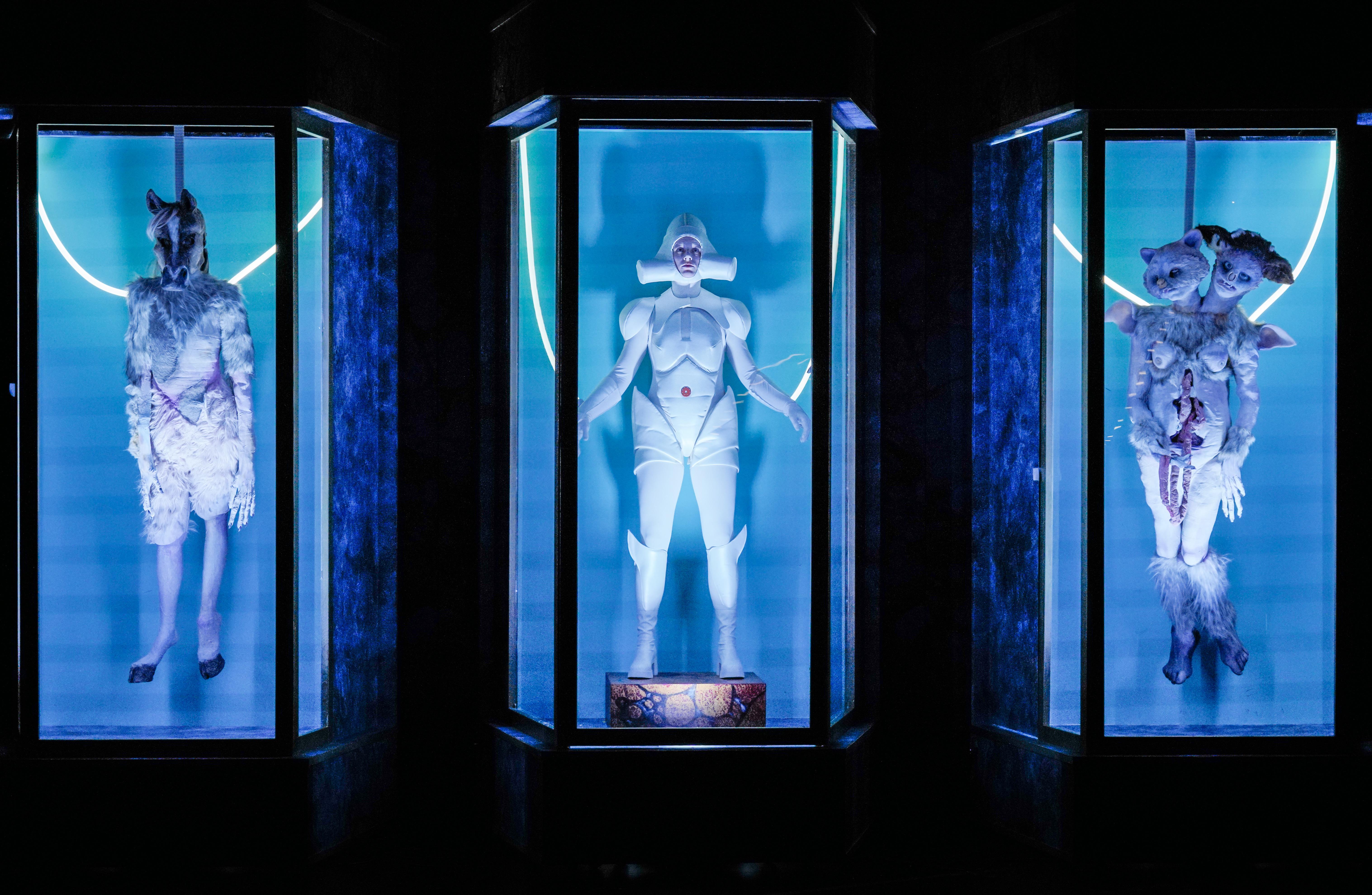 Szene aus "Glaube Liebe Roboter" im Volkstheater.