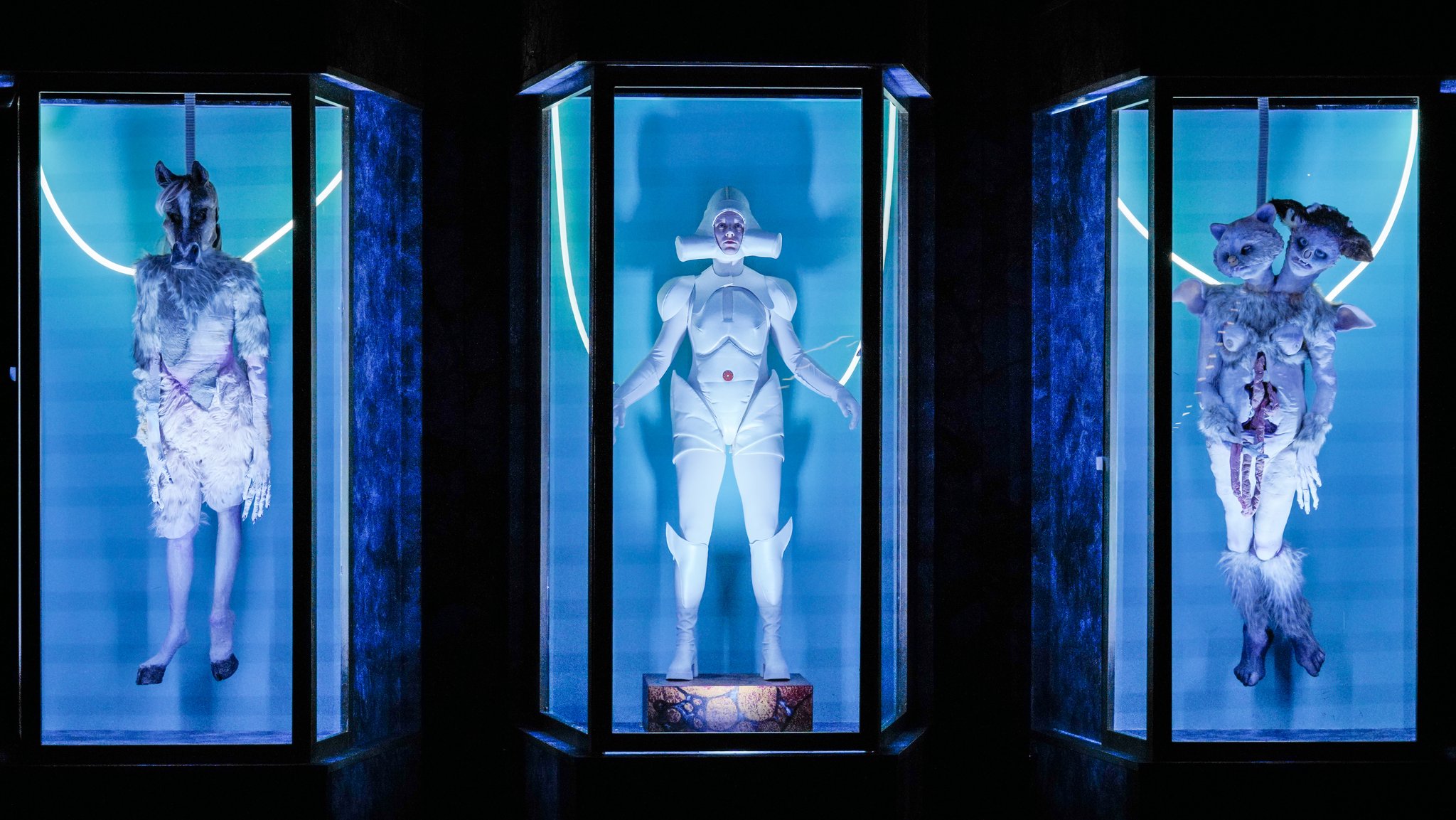 Szene aus "Glaube Liebe Roboter" im Volkstheater.