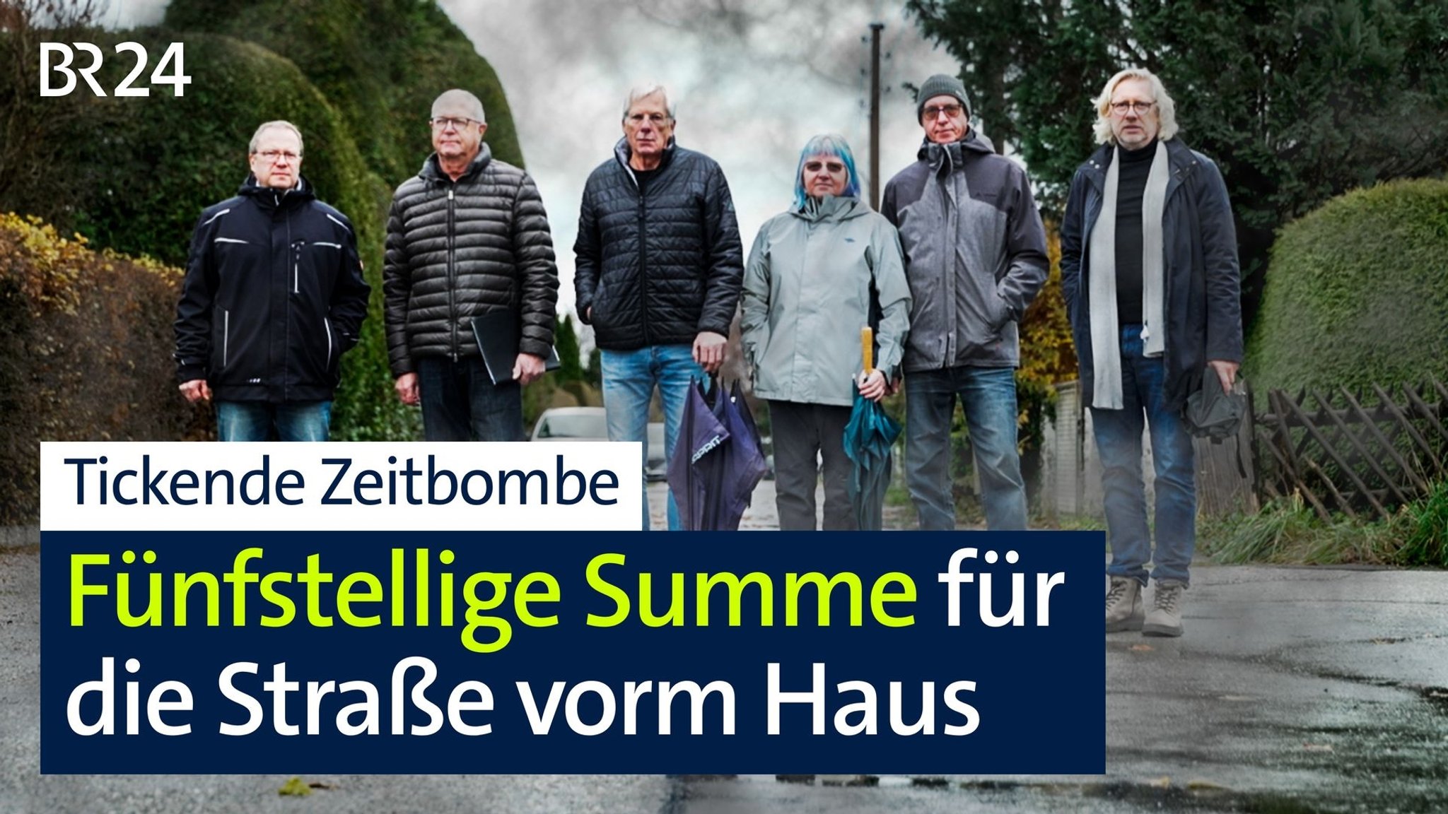 Sechs Anwohner der betroffenen Straße in Eichenau schauen ernst in die Kamera, im Vordergrund der Titel der Videoreportage: Tickende Zeitbombe - Fünfstellige Summe für die Straße vorm Haus. | Bild: BR Sechs Anwohner der betroffenen Straße in Eichenau schauen ernst in die Kamera, im Vordergrund der Titel der Videoreportage: Tickende Zeitbombe - Fünfstellige Summe für die Straße vorm Haus.