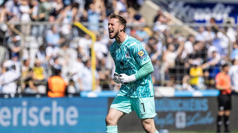 Torjubel Jubel Freude nach Treffer Tor Torschuss zum 1:0 durch 9 Dickson Abiama (TSV 1860 München) | Bild: picture alliance / RHR-FOTO | Lucca Fundel/RHR-FOTO Torjubel Jubel Freude nach Treffer Tor Torschuss zum 1:0 durch 9 Dickson Abiama (TSV 1860 München)