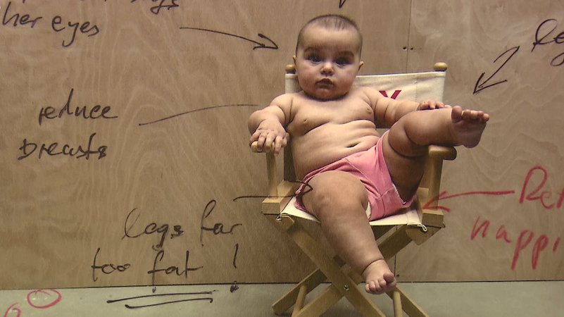 Foto von Baby auf einem Stuhl. | Bild: BR Foto von Baby auf einem Stuhl.