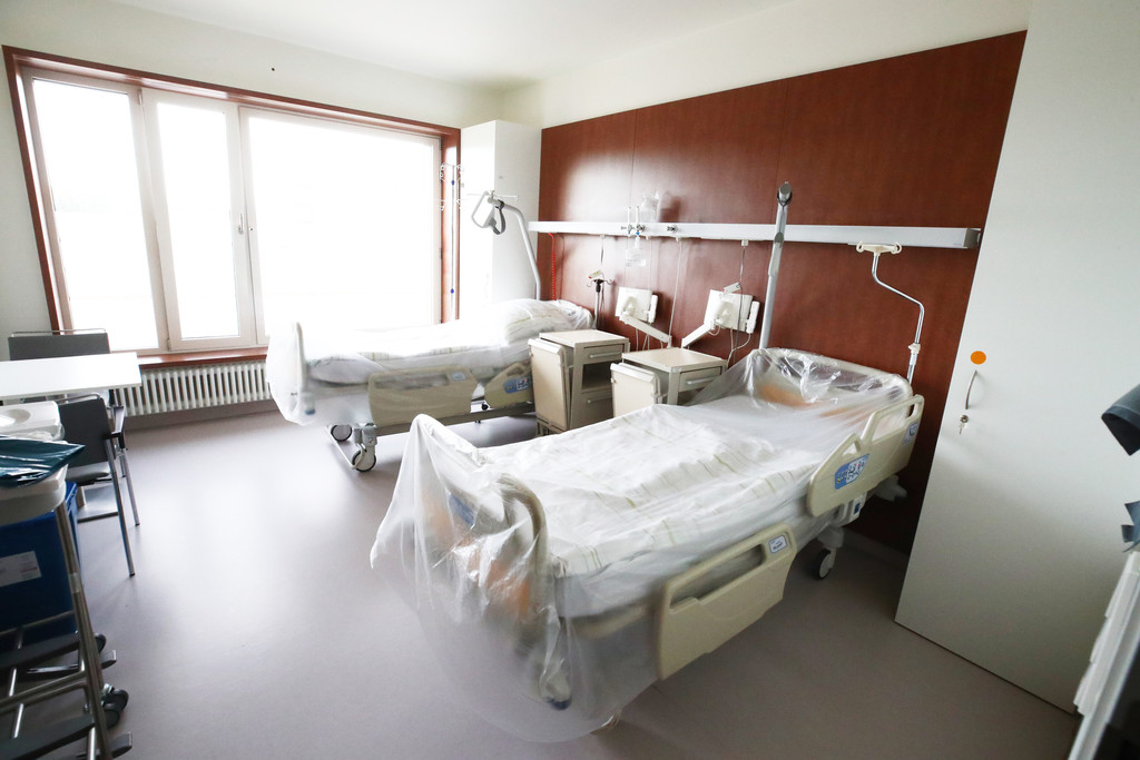 13.01.22: Zwei Krankenbetten in einem nicht belegten Zimmer der Corona-Normalstation in einem Thüringer Krankenhaus (Symbolbild).