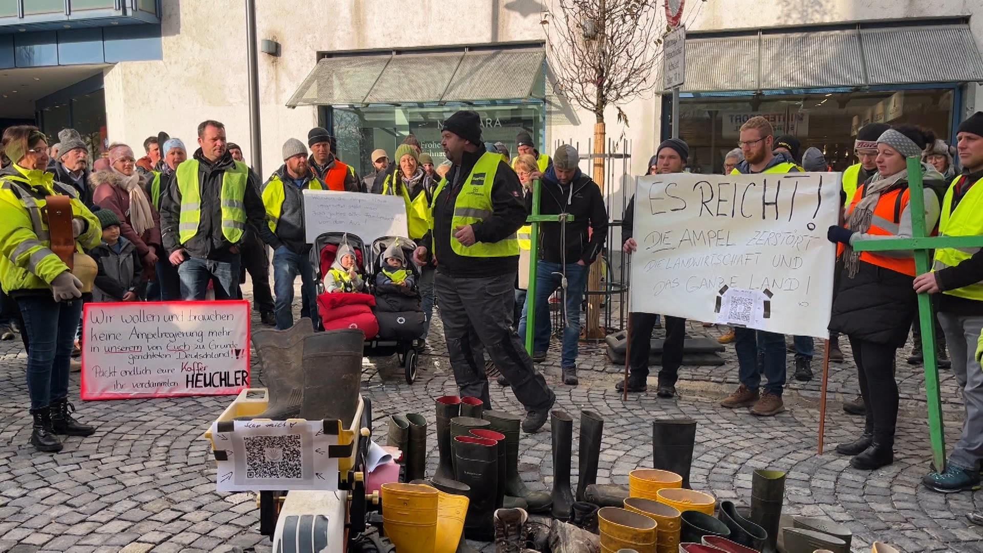 Diesel für landwirtschaftliche Fahrzeuge soll nicht mehr steuerbegünstigt sein - dagegen protestieren die Bauernverbände.