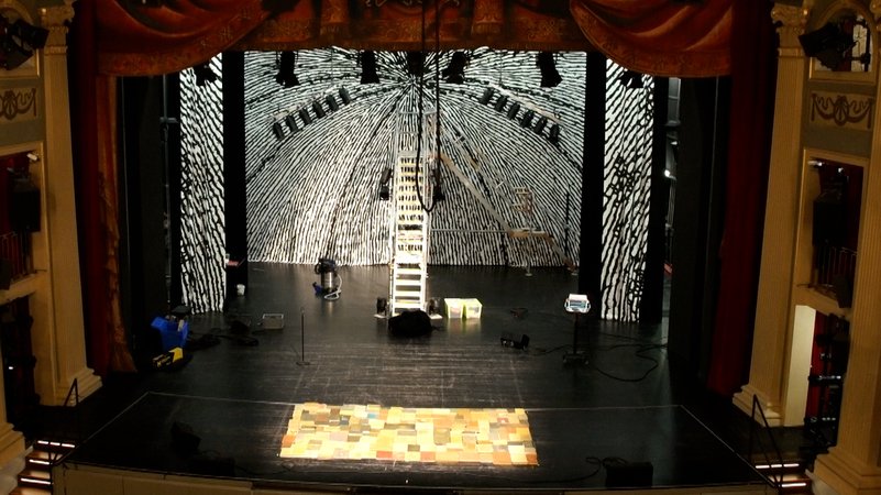 Blick auf die leere Bühne des Theaters in Kempten | Bild: BR/Markus Wessely Blick auf die leere Bühne des Theaters in Kempten