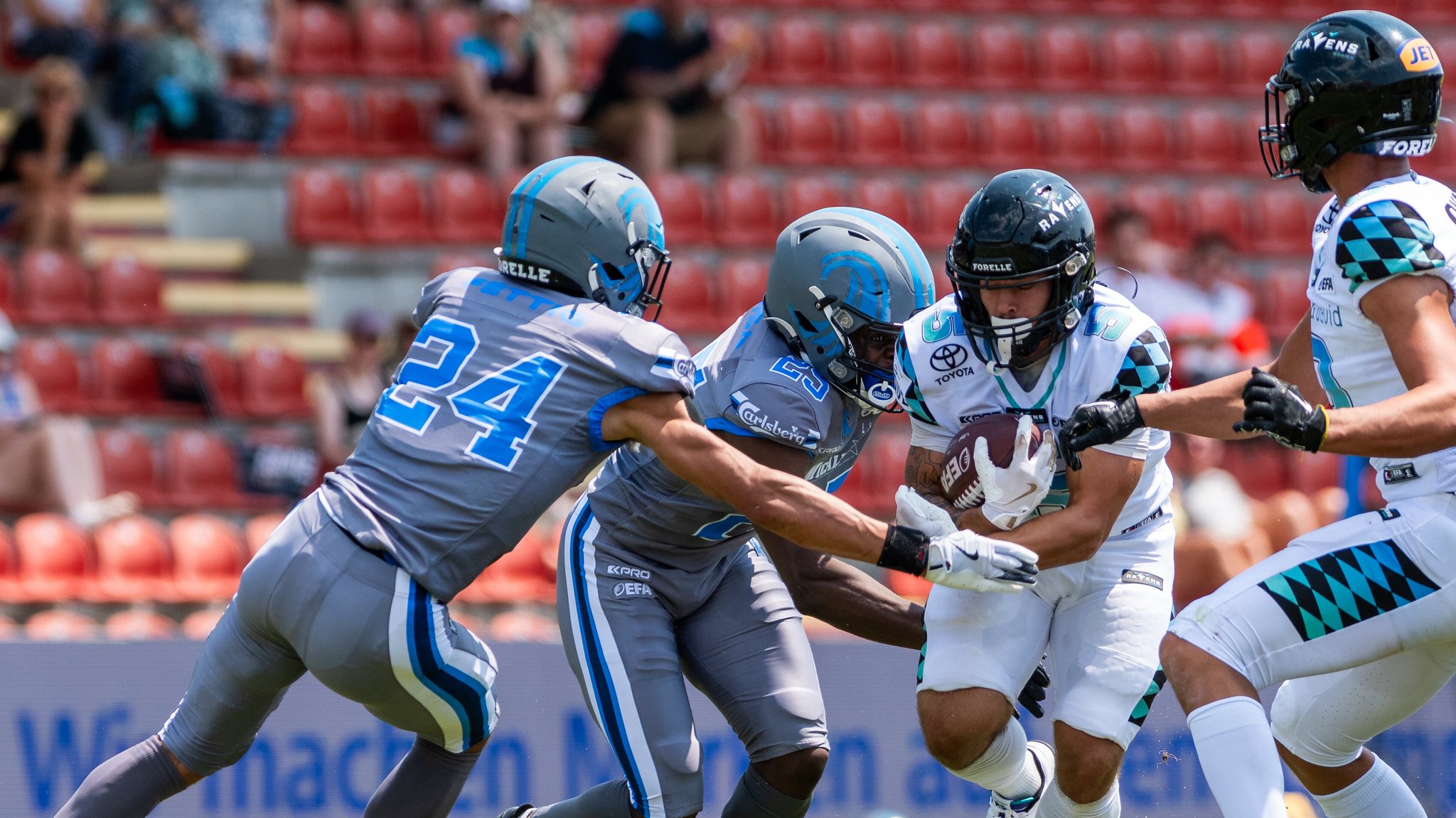 Drama um Gäste-Kicker: Munich Ravens gewinnen EFA-Spitzenspiel