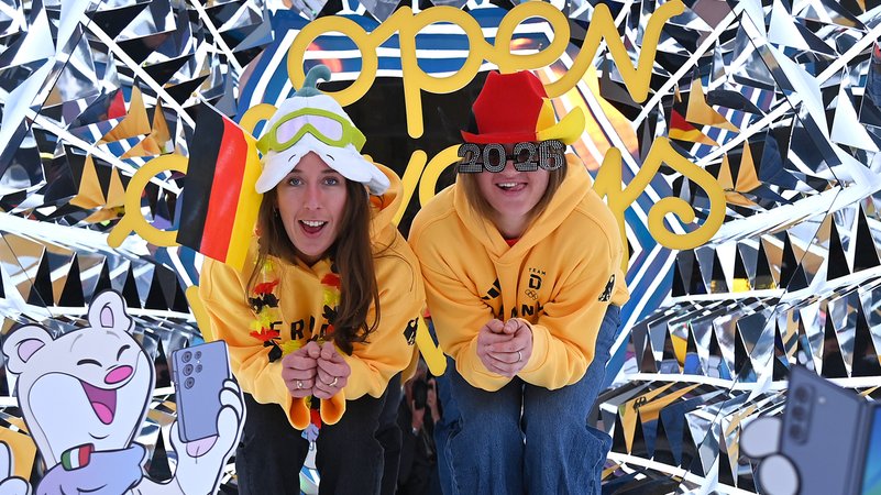 Kira Weidle-Winkelmann und Emma Aicher | Bild: picture alliance / SvenSimon | Frank Hoermann/SVEN SIMON Kira Weidle-Winkelmann und Emma Aicher