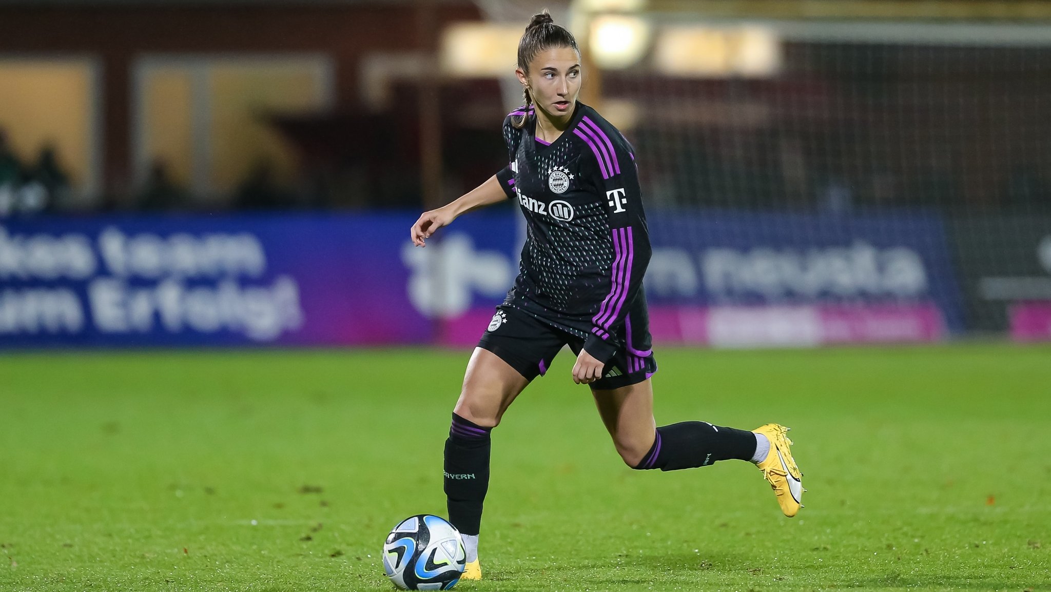 Champions League: Bayern-Frauen wollen "Schippe drauflegen"