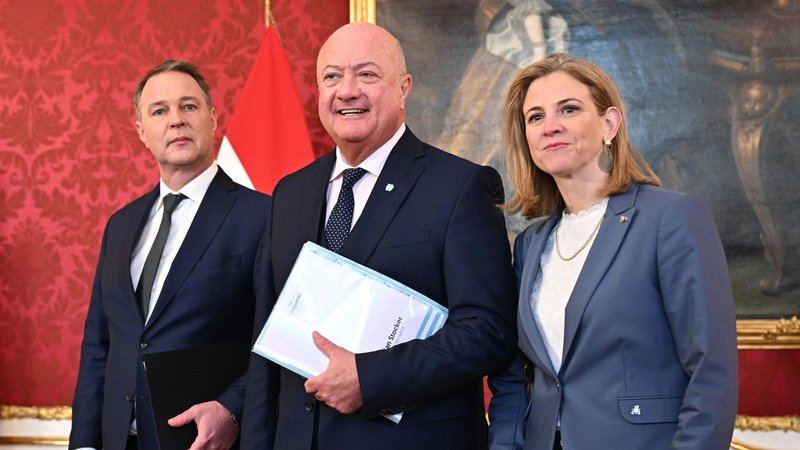 Österreich: ÖVP, SPÖ und Neos einigen sich auf Koalition | Bild: picture alliance / MAX SLOVENCIK / APA / picturedesk.com | MAX SLOVENCIK Österreich: ÖVP, SPÖ und Neos einigen sich auf Koalition