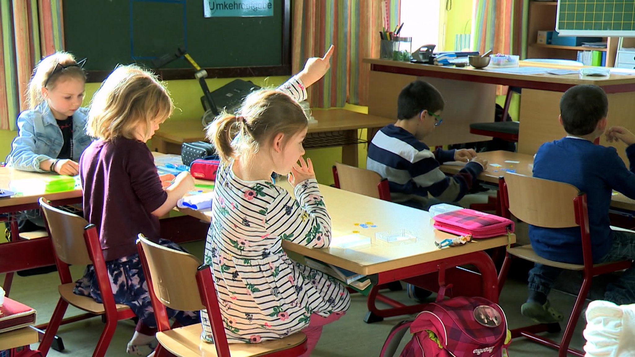 Die PISA-Studie hat deutschen Schülerinnen und Schülern vor drei Wochen historisch schlechte Noten ausgestellt. | Bild: Bayerischer Rundfunk 2026 Die PISA-Studie hat deutschen Schülerinnen und Schülern vor drei Wochen historisch schlechte Noten ausgestellt.