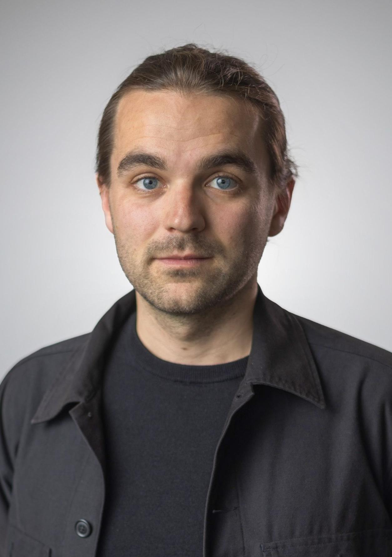 Jannik Jaschinski von der Gesellschaft für Freiheitsrechte zum Vorgehen des Kulturstaatsministers Wolfram Weimer, Buchhandlungen im Rahmen der Vergabe des Deutschen Buchhandlungspreises vom Verfassungsschutz prüfen zu lassen.