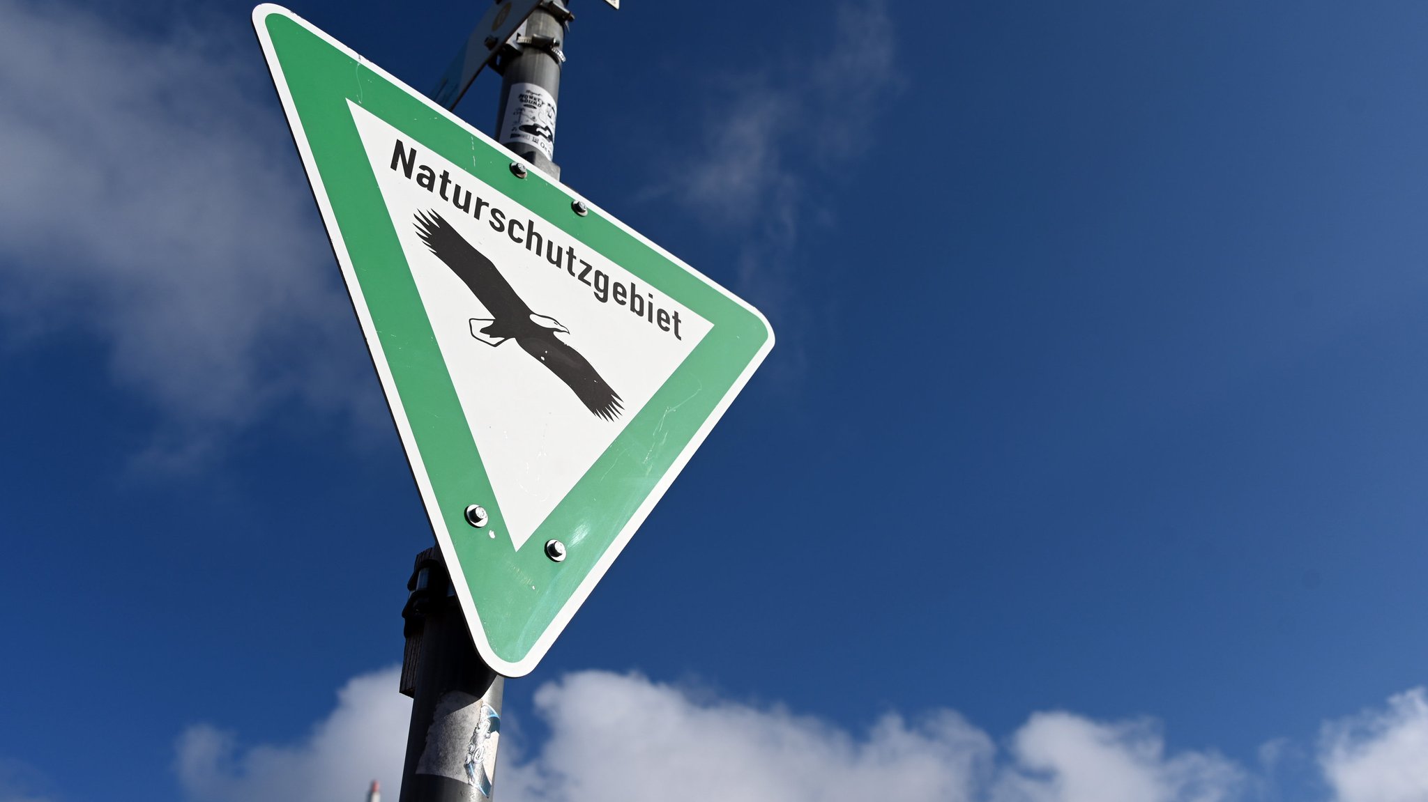 Schild mit der Aufschrift Naturschutzgebiet