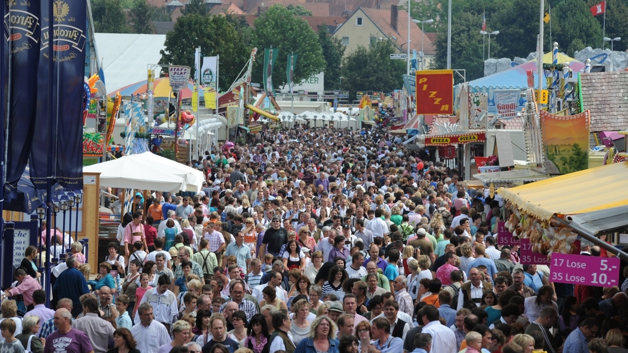 Gäubodenvolksfest eröffnet - Testlauf für die Wiesn?