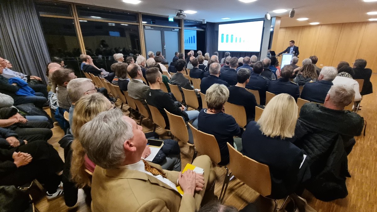 Zuhörer beim Bürgerdialog in Essenbach.