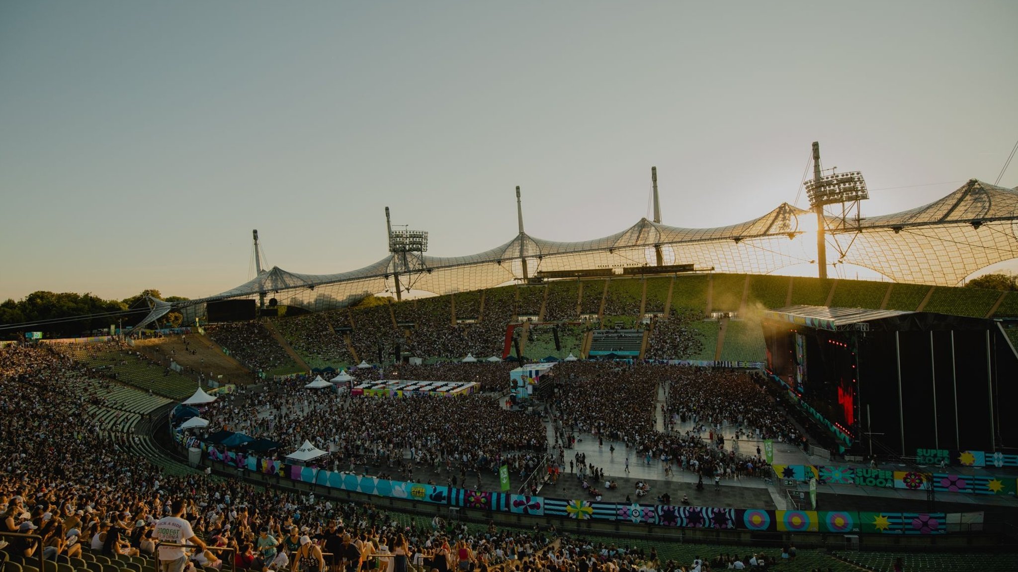 Pro Festivaltag kamen 50.000 Besucherinnen und Besucher ins Münchner Olympiastadion.