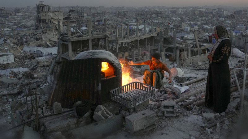 Knapp zwei Monate hat die Waffenruhe im Gazastreifen einigermaßen gehalten - nun hat Israel wieder schwere Luftangriffe geflogen. | Bild: BR Knapp zwei Monate hat die Waffenruhe im Gazastreifen einigermaßen gehalten - nun hat Israel wieder schwere Luftangriffe geflogen.