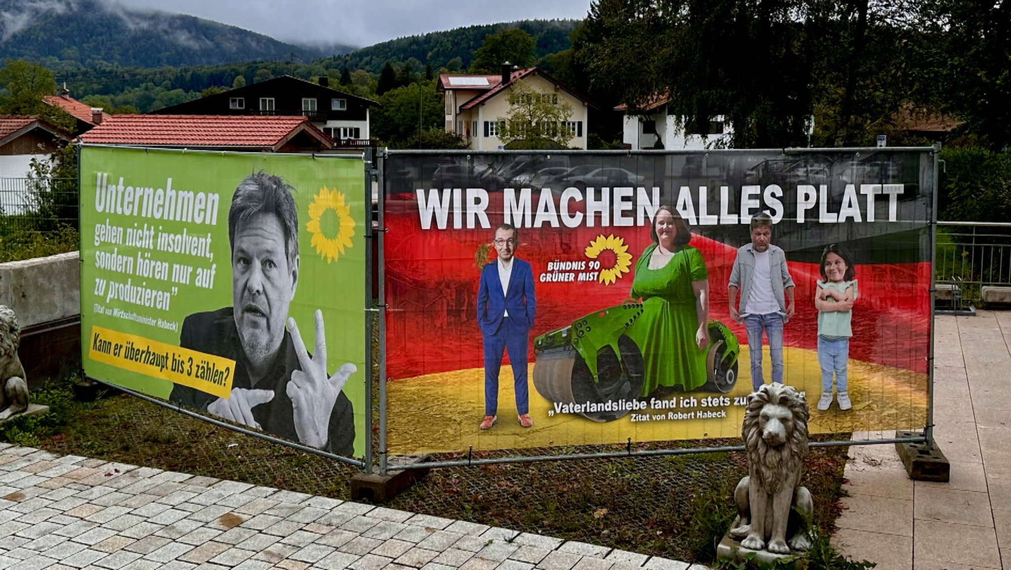 Der Unternehmer hatte auf seinem Grund Plakate aufgestellt, die Grünen-Politiker verspottet haben sollen.   