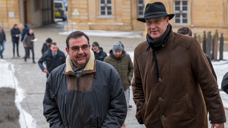 Klaus Holetschek , CSU-Fraktionschef, und Ministerpräsident Markus Söder  gehen zurück ins Kloster Banz.