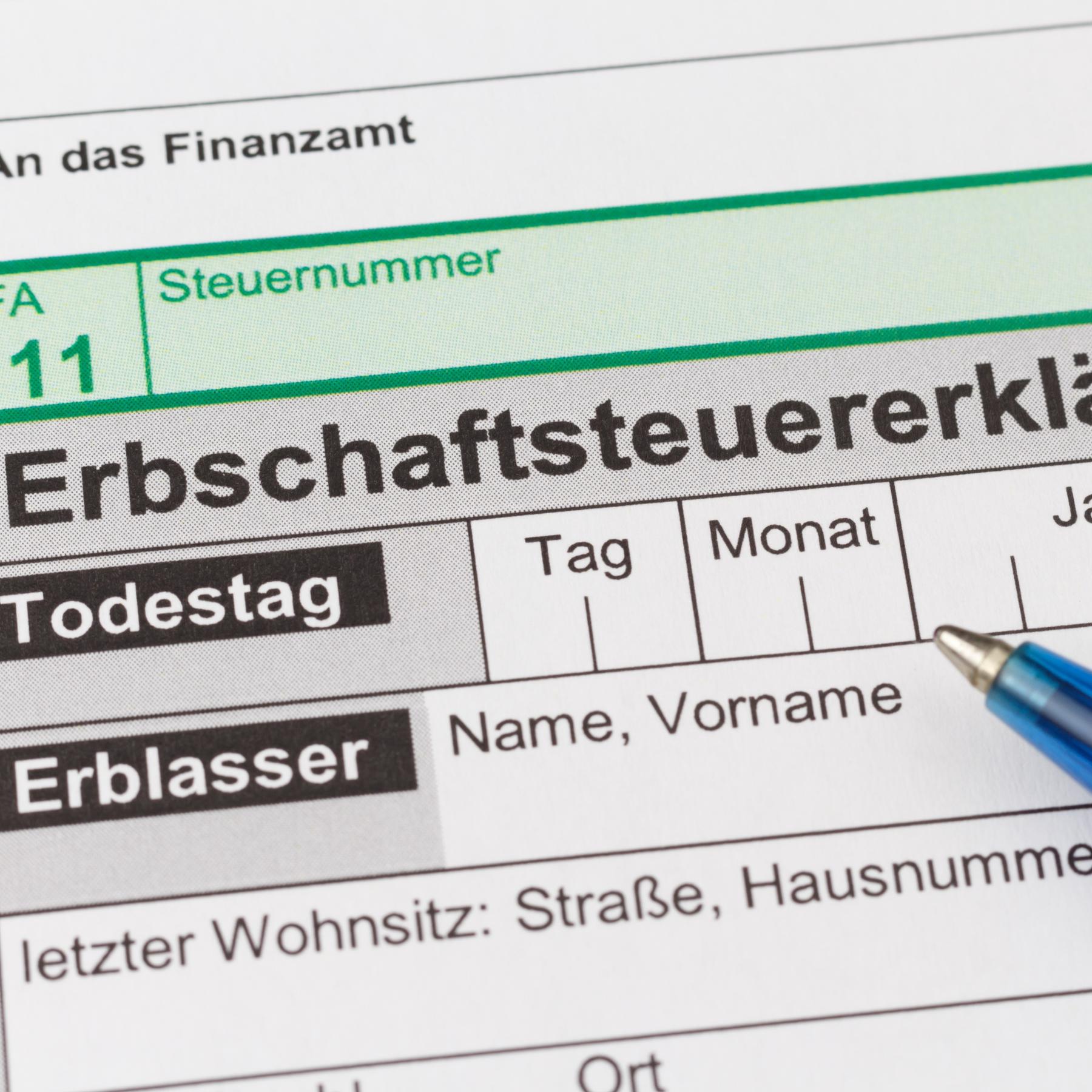 Erbschaftsteuer: Karlsruhe prüft Steuerprivilegien von Firmenerben