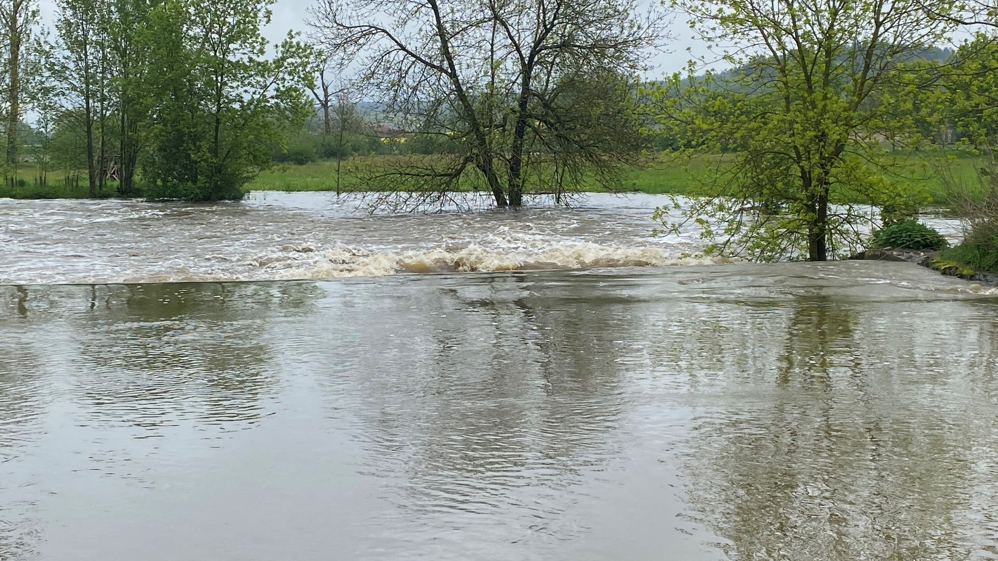 Leichtes Hochwasser an der niederbayerischen Vils