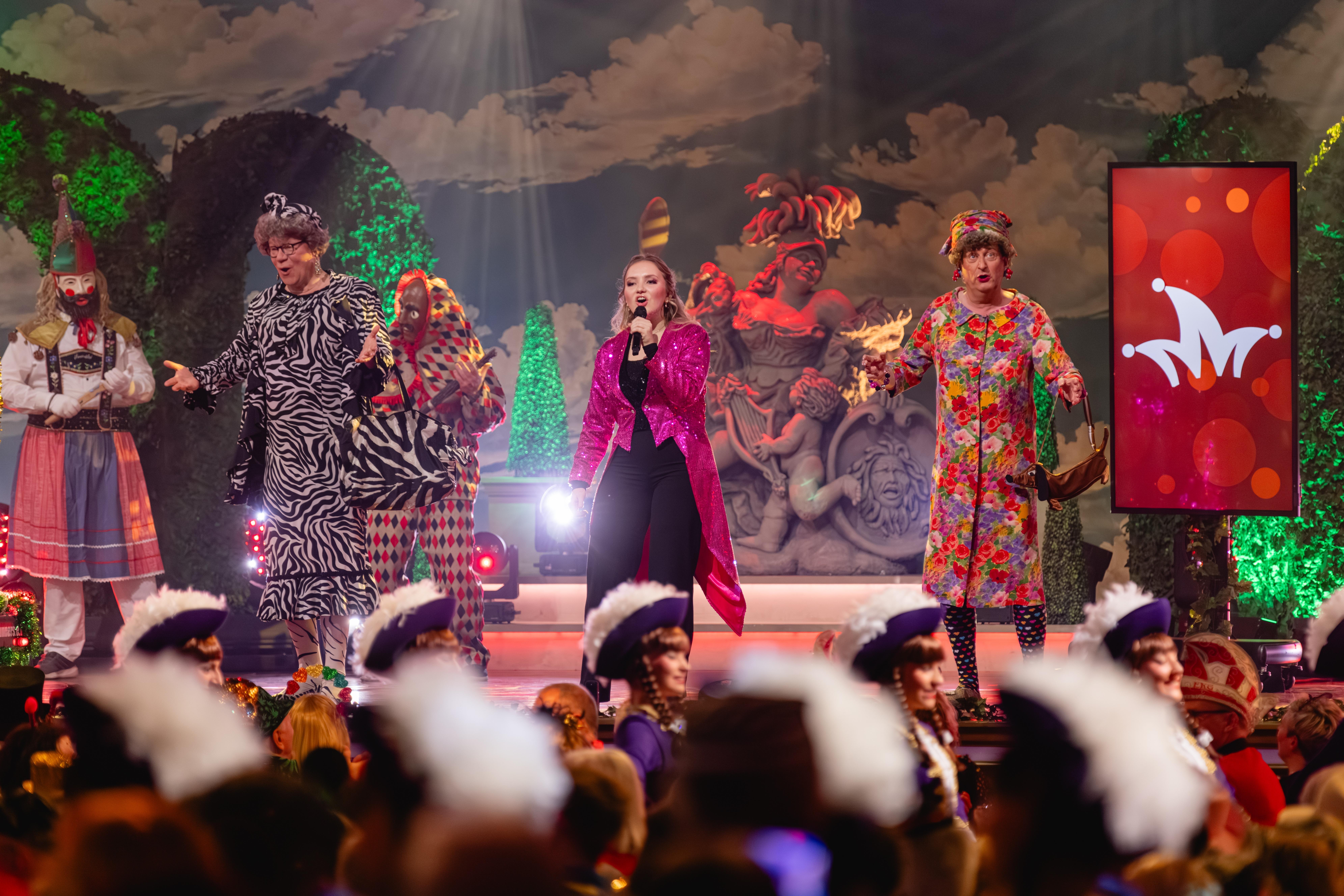 Laura Rahm singt mit Waltraud und Mariechen "Es lebe uns're Fasenacht" (Generalprobe)